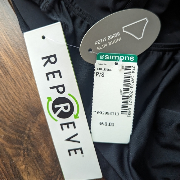 Black one-piece swimsuit - Picture 4 of 4